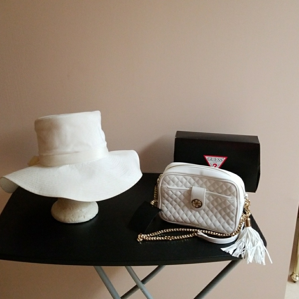 Vintage hat with Guess Hangbag